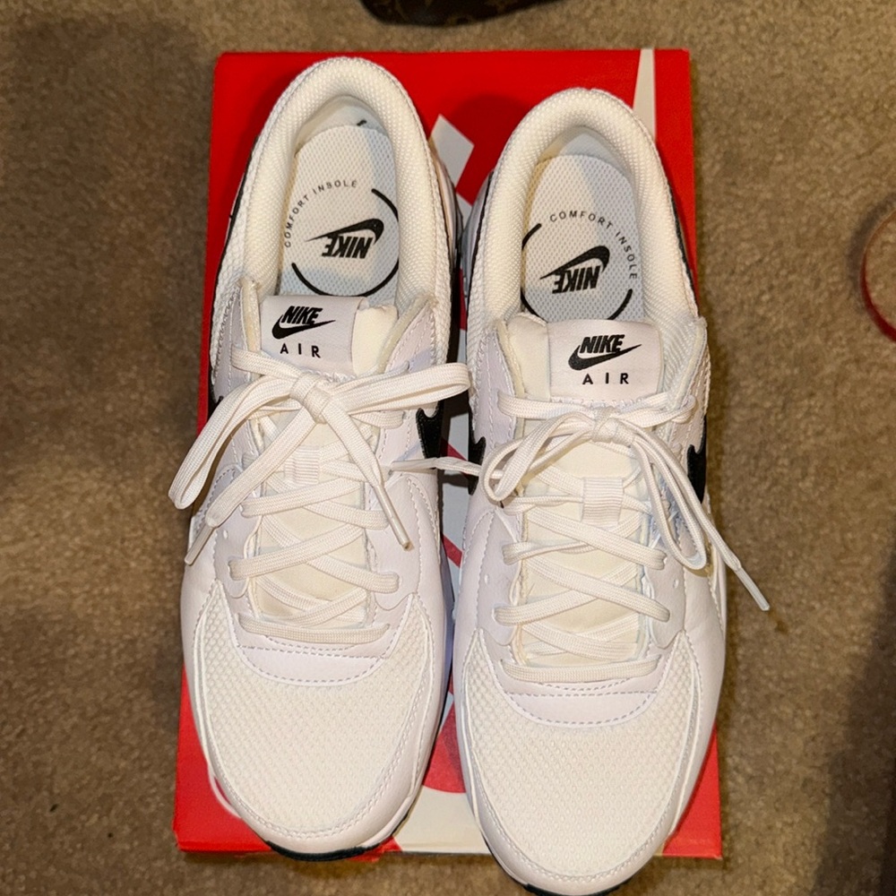 Nike women’s air max ezcee